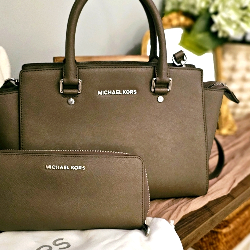 Michael Kors Bag with matching Wallett